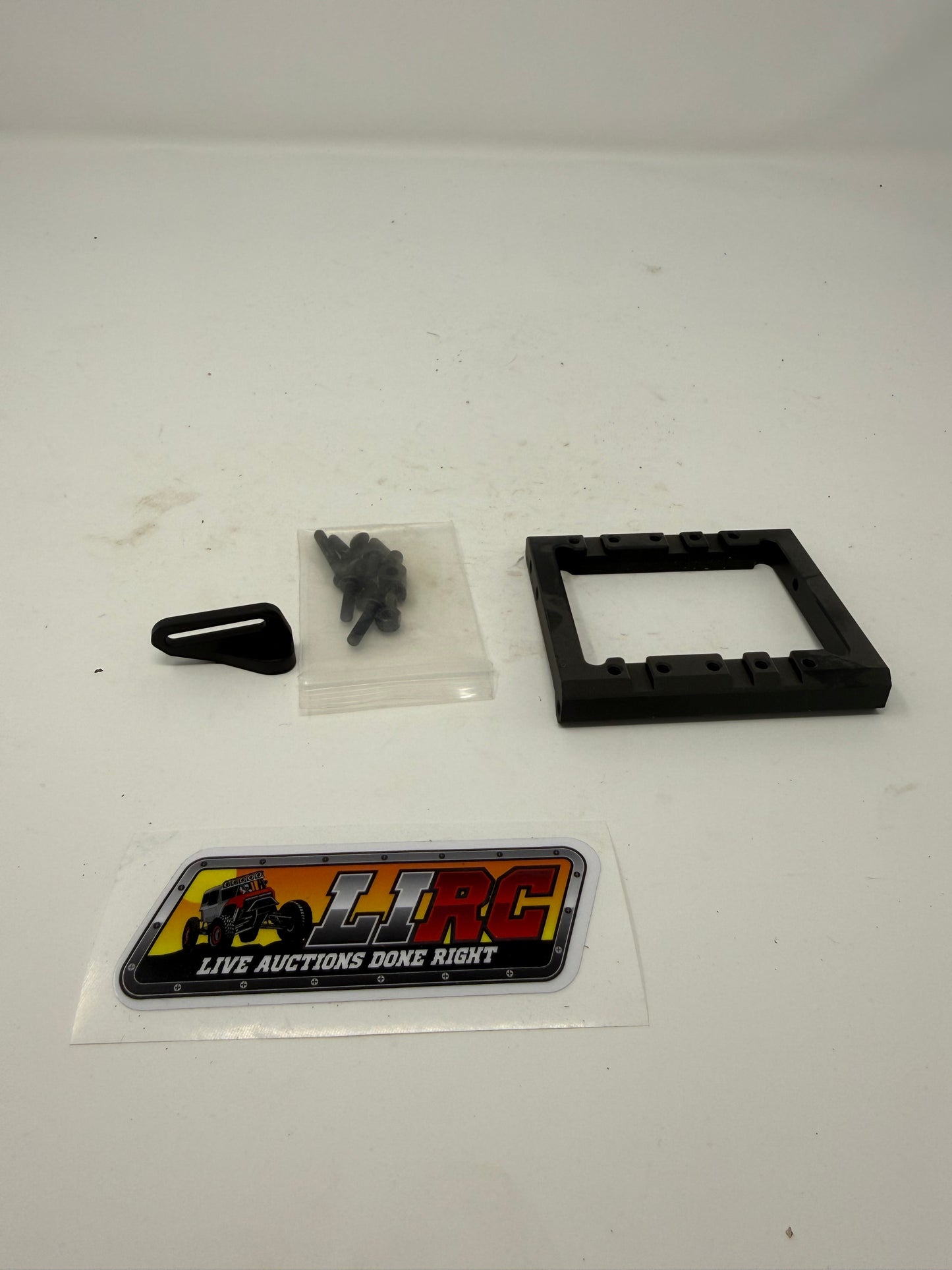 Dual Servo Mount with Panhard Mount
